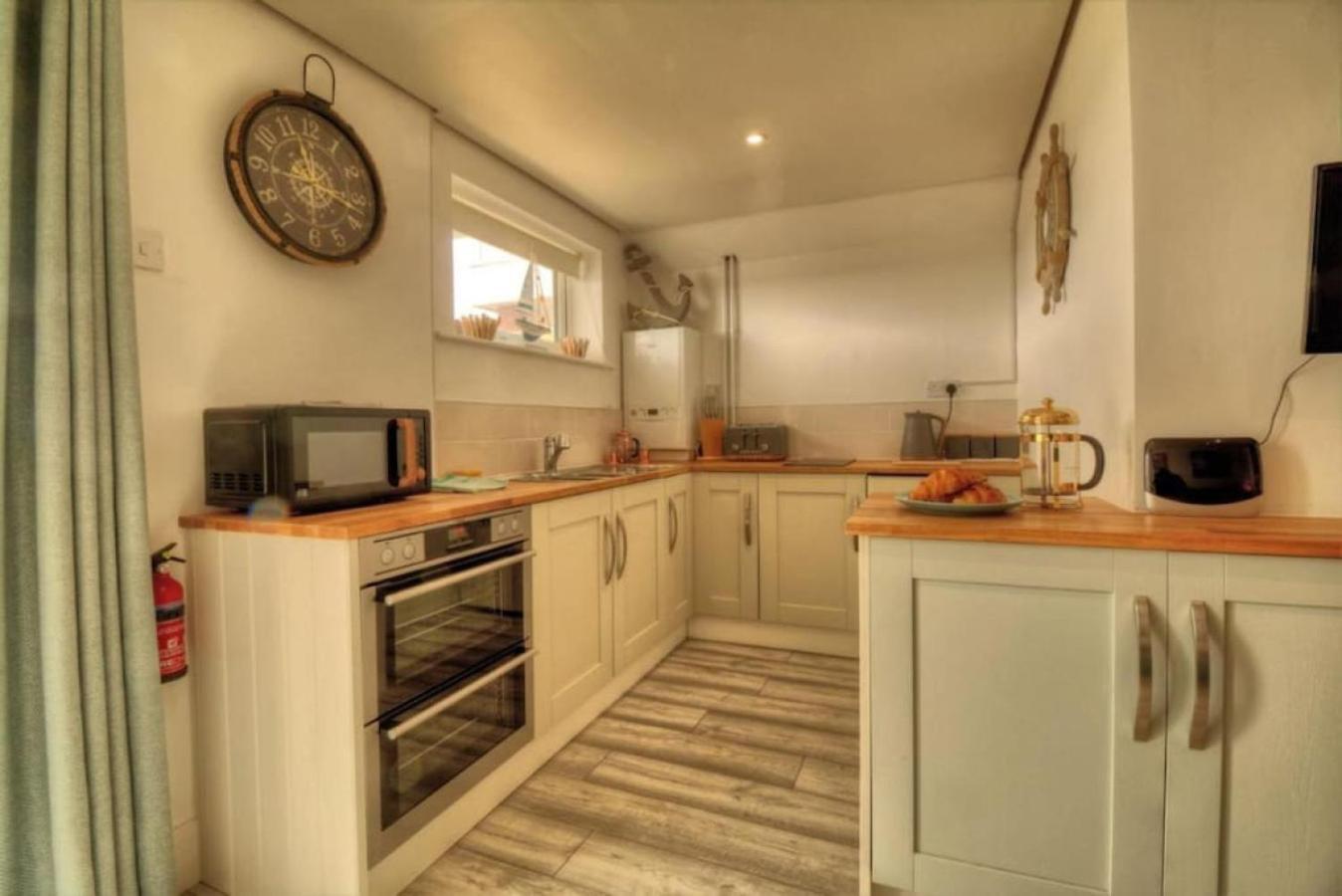 Air Maison - Solent View Beachfront Apartment 사우스헤일링 외부 사진